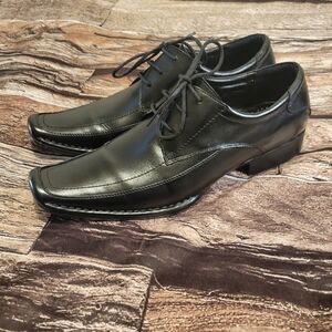 Steve Madden Buff Leather Shoes